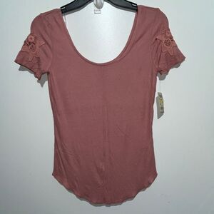 Mudd Women's Ash Rose Ribbed Lace Short Sleeve Scoop Neck T-Shirt Small NWT